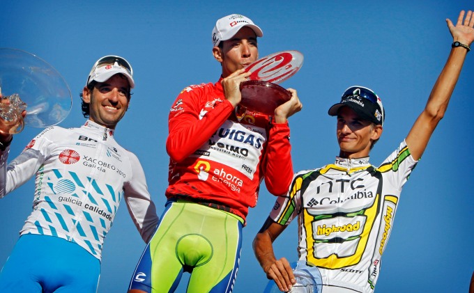 Nibali tra Mosquera e Velits si gode il trionfo alla Vuelta a España © Bettiniphoto