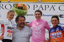 Il podio con Bronzini tra Leleivyte e D'Ettorre - Foto Uff. stampa della corsa