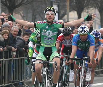 Lo sprint vincente di Marco Amicabile - Foto Uff. stampa della corsa © Foto Soncini