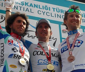 Manuel Belletti tra Roberto Ferrari e Wesley Sulzberger in Turchia © Cicloweb.it