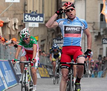 Per Cadel Evans a Macerata vittoria in maglia azzurra di leader della Tirreno-Adriatico © Bettiniphoto