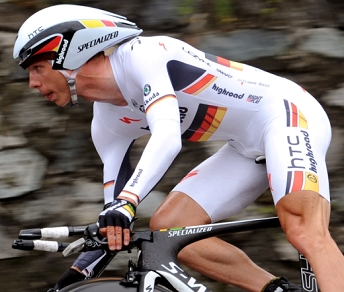 Tony Martin in azione nella cronometro di Grenoble vinta su Bradley Wiggins © Bettiniphoto