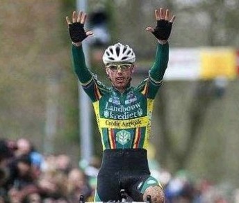 Sven Nys esulta sul traguardo di Hoogstraten © Nieuwsblad.be
