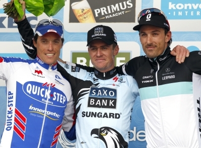 Nuyens tra Chavanel e Cancellara: il podio del Giro delle Fiandre 2011 © Bettiniphoto