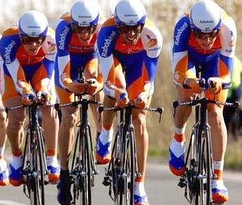 La Rabobank in azione a Marina di Carrara © Bettiniphoto