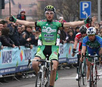 Marco Amicabile, 5 vittorie nel 2011, sarà il velocista di punta della Delio Gallina. Qui il bresciano di Gavardo s'impone nel Giro delle Tre Province 2011 © Bettiniphoto