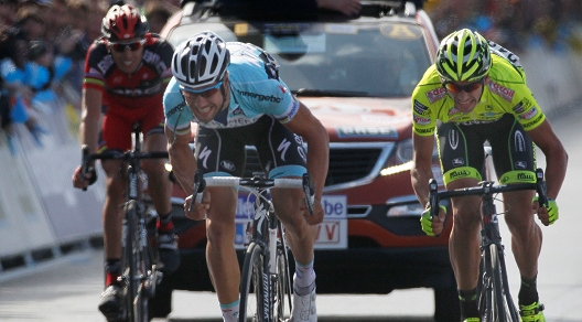 La volata che vale a Boonen il terzo Fiandre in carriera. Secondo Pozzato, terzo Ballan © Bettiniphoto