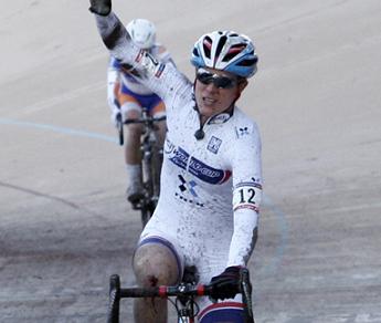 A Roubaix arriva la terza vittoria consecutiva in Coppa del Mondo per Katherine Compton © Cxmagazine.com