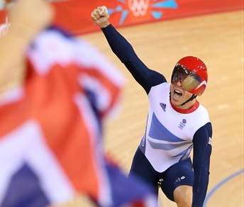 Chris Hoy, che ha guidato il terzetto britannico all'oro nella Velocità a Squadre © www.london2012.com