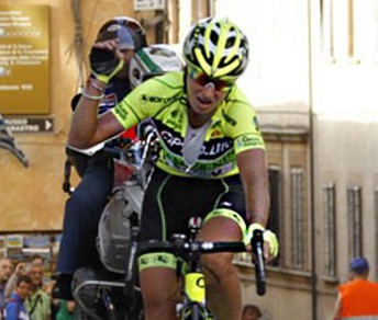 L'arrivo vittorioso di Małgorzata Jasińska a Volterra. La polacca conquista tappa e maglia rosa © Giro della Toscana