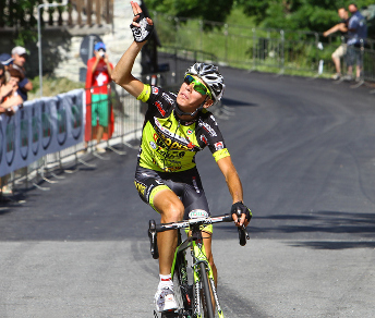 L'arrivo solitario di Andrea Manfredi a Champdepraz © Photo Scanferla