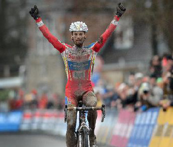 Kevin Pauwels taglia il traguardo da solo a Namûr dopo una gara perfetta © Sport.be