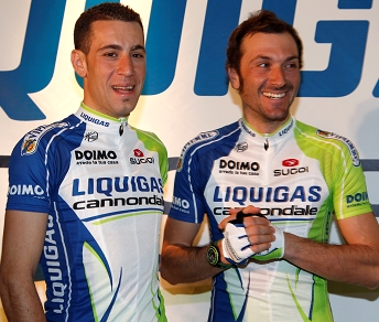 Un Vincenzo Nibali fiducioso e un Ivan Basso in stile Jude Law alla presentazione della Liquigas 2012 © Bettiniphoto