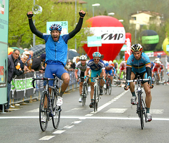 Youcef Reguigui s'impone in volata su Sean De Bie e Alexey Lutsenkosi nella seconda tappa del Toscana-Terra di Ciclismo - Foto Ufficio stampa della corsa © Scanferla