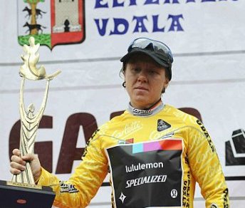 Come prevedibile, Ina-Yoko Teutenberg vince la prima tappa dell'Emakumeen Bira e veste la maglia gialla di leader © Ufficio Stampa della corsa