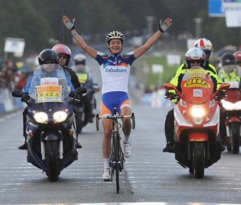 L'arrivo solitario di Marianne Vos che vince il GP de Plouay © ouest-france.fr