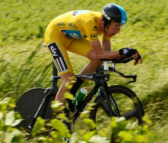 Prestazione monstre di Bradley Wiggins che vince la crono di Bourg-en-Bresse ed è sempre più maglia gialla © Bettiniphoto