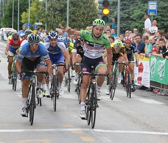 Lo sprint vincente di Niccolò Bonifazio a San Bernardino di Lugo © www.virisvigevano.it