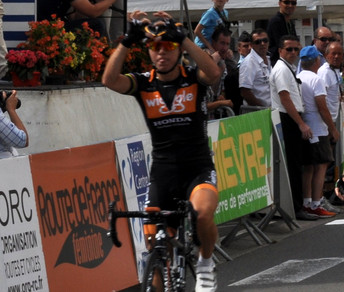 Quinta vittoria di fila per Giorgia Bronzini, più veloce di tutte anche a Pougues-Les-Eaux © Laurent Duflot