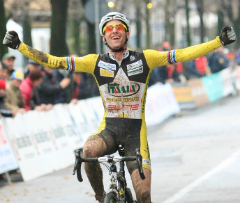 Bryan Falaschi si aggiudica il titolo italiano di ciclocross tra gli Under 23 © Bettiniphoto