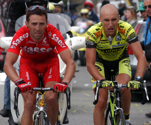 Giro 2003: nella Avezzano-Terminillo Simoni e Garzelli se le suonano, con il varesino vincitore di tappa © bikeraceinfo.com 