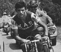 José Manuel Fuente, durante la prima stagione con la KAS, in corsa al Tour 1971 © bikeraceinfo.com