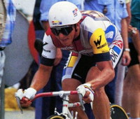 Greg LeMond in azione con la maglia della Toshiba © cyclingarchives.com