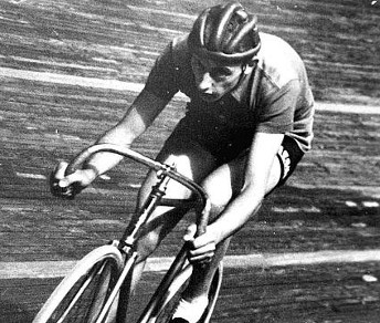 Il 7 novembre 1942 Fausto Coppi batte il Record dell'Ora al Vigorelli © milombardia.gazzetta.it