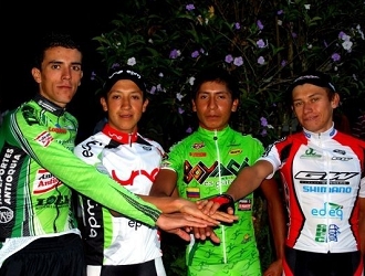 Foto di gruppo per i favoriti della Vuelta Colombia Under 23 del 2009