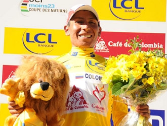 Nairo Quintana in maglia gialla sul podio del Tour de l'Avenir 2010