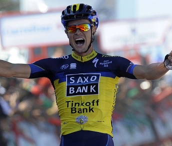La gioia di Nicolas Roche sull'Alto do Monte da Groba, seconda tappa della Vuelta a España 2013 © www.as.com