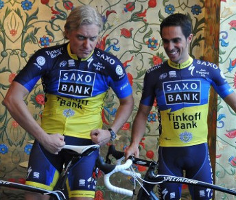 Oleg Tinkov, magnate russo e nuovo proprietario della Tinkoff-Saxo, mostra i muscoli con Alberto Contador © nieuwsblad.be