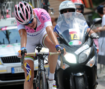 Marianne Vos, stremata, vince a Cerro al Volturno dopo 90 km di fuga © Ianuale