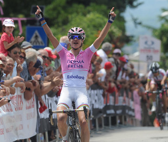 A Castelfidardo seconda vittoria di tappa al Giro Rosa per Marianne Vos © Ianuale