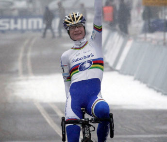 Al GP Van der Poel terza vittoria consecutiva in Coppa del Mondo per Marianne Vos © Anton Vos/Cor Vos/Bettiniphoto