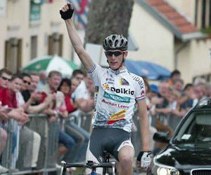 Da giovane vince con la maglia del VC Roubaix © andy-schleck85.skyrock.com