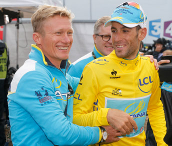 Alexandre Vinokourov e Vincenzo Nibali tirano un sospiro di sollievo © Bettiniphoto