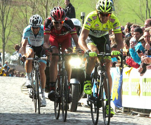 Al Fiandre 2012 tra Pozzato (in testa) e Boonen (che vincerà) © Bettiniphoto