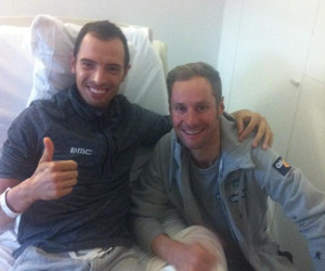 In ospedale dopo l'incidente, insieme all'amico Tom Boonen © Twitter