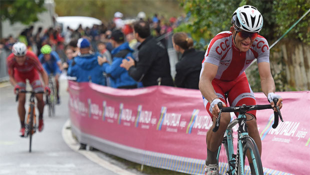 Michal Kwiatkowski si libera di Michael Valgren Andersen e Alessandro De Marchi e va a vincere il Mondiale di Ponferrada © PelotonMagazine.com Michal Kwiatkowski si libera di Michael Valgren Andersen e Alessandro De Marchi e va a vincere il Mondiale di Ponferrada © PelotonMagazine.com