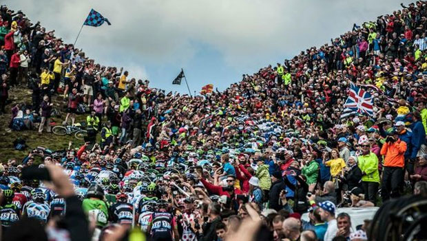 Uno scorcio dello Yorkshire in festa per la partenza del Tour de France © LiverpoolEcho.co.uk Uno scorcio dello Yorkshire in festa per la partenza del Tour de France © LiverpoolEcho.co.uk
