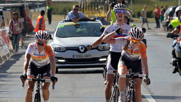 Emakumeen Bira: arrivo in parata di Pauline Ferrand-Prévot, Anna Van der Breggen e Marianne Vos © Cor Vos