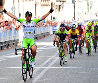 Netta vittoria di Sonny Colbrelli su Bole e Rubiano al Giro dell'Appennino © Bettiniphoto