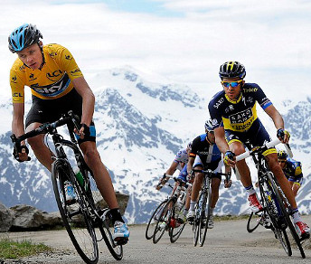 Chris Froome seguito da Alberto Contador. Il britannico dovrà fare i conti anche con Vincenzo Nibali © Bettiniphoto