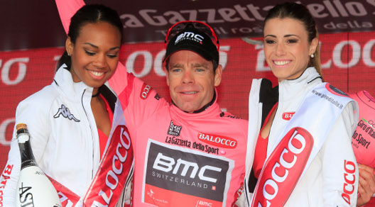 A Montecopiolo Cadel Evans torna a vestire la maglia rosa © Bettiniphoto