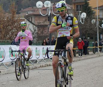Bryan Falaschi e Gioele Bertolini nella tappa decisiva del GiroCross 2013 © www.cicloamatoriale.it