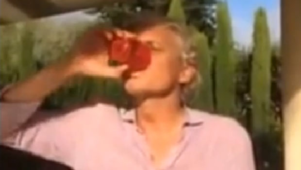 Oleg Tinkov lancia il suo personale Ice Vodka Challenge al presidente UCI Brian Cookson © YouTube