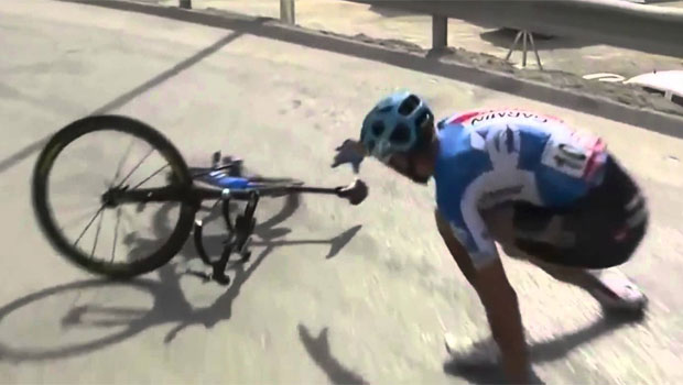 La bici di Ryder Hesjedal vive di vita propria? © YouTube