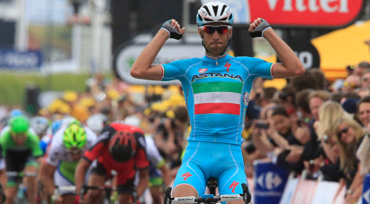 Vincenzo Nibali vince a Sheffield ed indossa la prima maglia gialla della carriera © Bettiniphoto