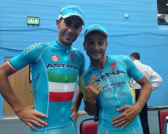 Vincenzo Nibali con Michele Scarponi © Twitter Astana